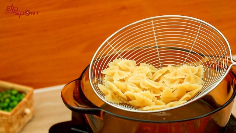 Ăn nui có thể khiến bạn tăng cân nếu tiêu thụ chúng một cách không kiểm soát