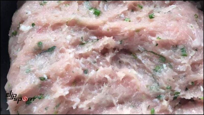 Siêu thị cũng là một lựa chọn tiện lợi để mua chả cá về bạn có thể tự chiên tại nhà