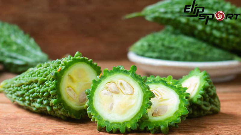 Nên chọn quả khổ qua có màu xanh đậm