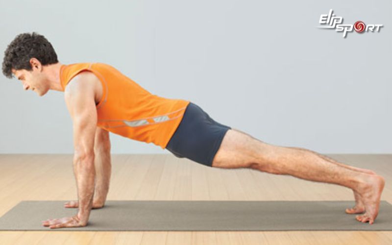 Động tác plank giơ cao gối 