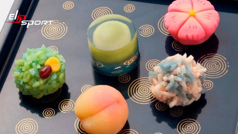 Wagashi là thuật ngữ dùng để chỉ các loại đồ ngọt được thiết kế đẹp mắt