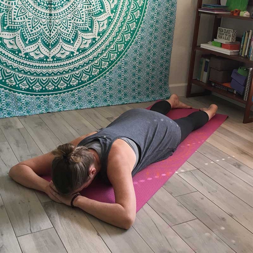 Tại sao khi tập yoga có thể gây đau cơ chân?
