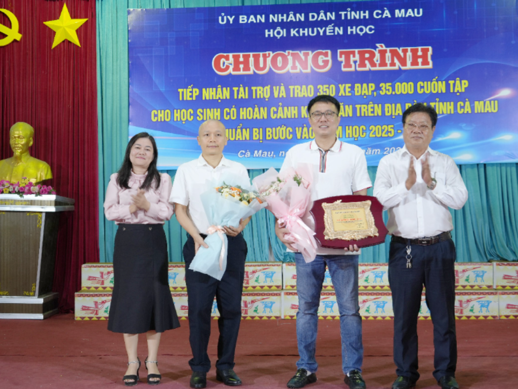 Hình ảnh mô tả ELIPSPORT ĐỒNG HÀNH CÙNG VIETINBANK TRAO QUÀ HIẾU HỌC ĐẾN HỌC SINH KHÓ KHĂN TỈNH CÀ MAU