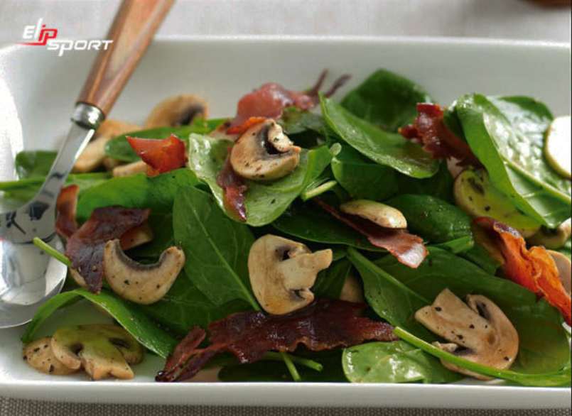 Salad giảm cân với nấm và cải bó xôi
