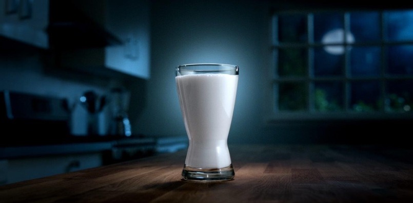 Uống sữa trước khi ngủ có tăng cân